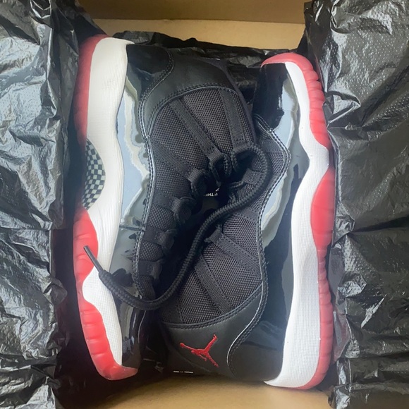 selling Jordan bread 11s it’s a 6.5 brand new - Picture 1 of 4